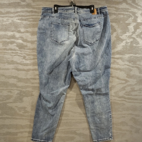 Eloquii Size 24V (Viola Fit) Stretch Denim Jeans High Rise Med Wash Tapered Leg - Picture 2 of 11